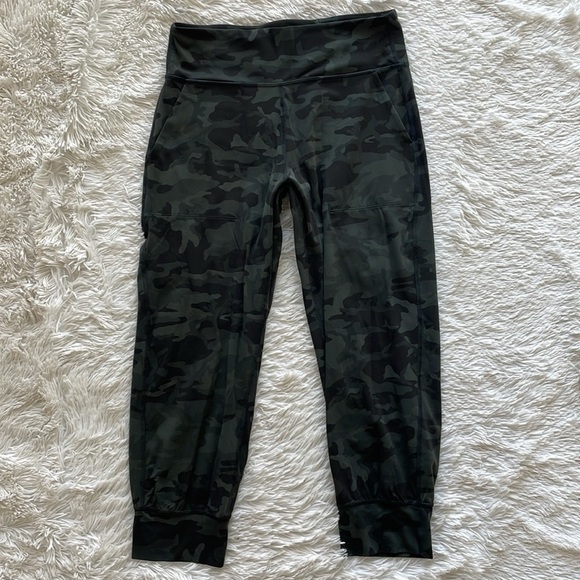 lululemon athletica Camo Leggings - Black and Green - Picture 2 of 9
